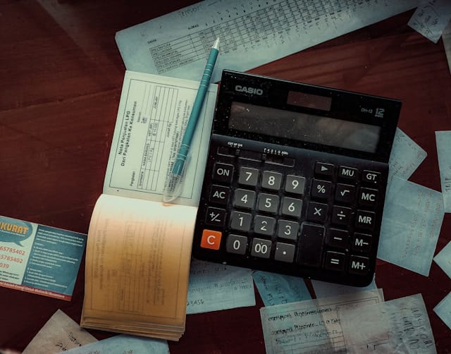 The Ultimate Guide to Creating a Budget That Actually Works (and Sticks!)
